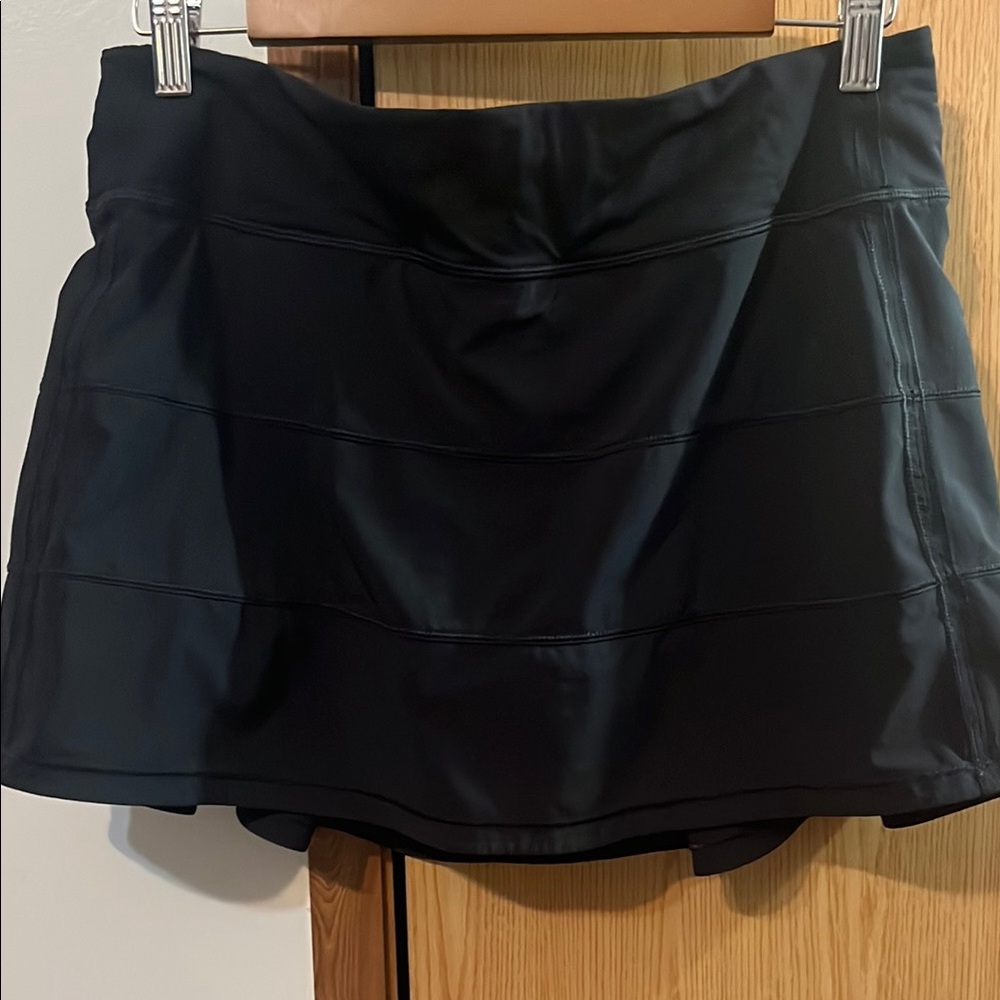 Lululemon Size 8 Black Skirt with Layered Design